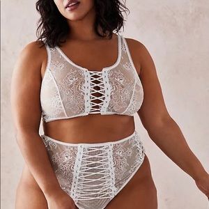 Torrid White Lace Two Piece Lingerie Set